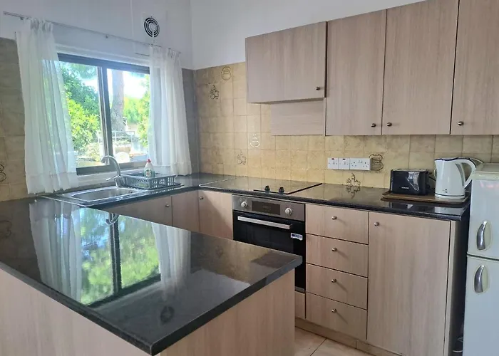 מלון דירות Florence איה נאפה