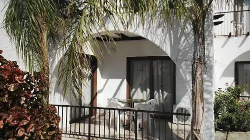 Florence מלון דירות 4*