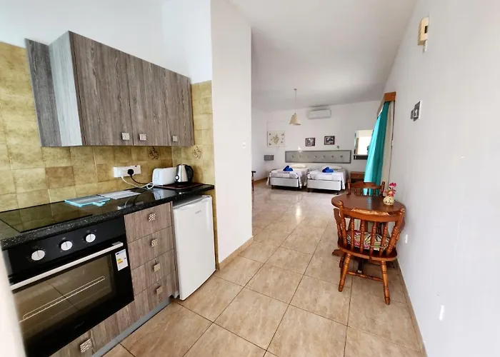 Florence מלון דירות 4*